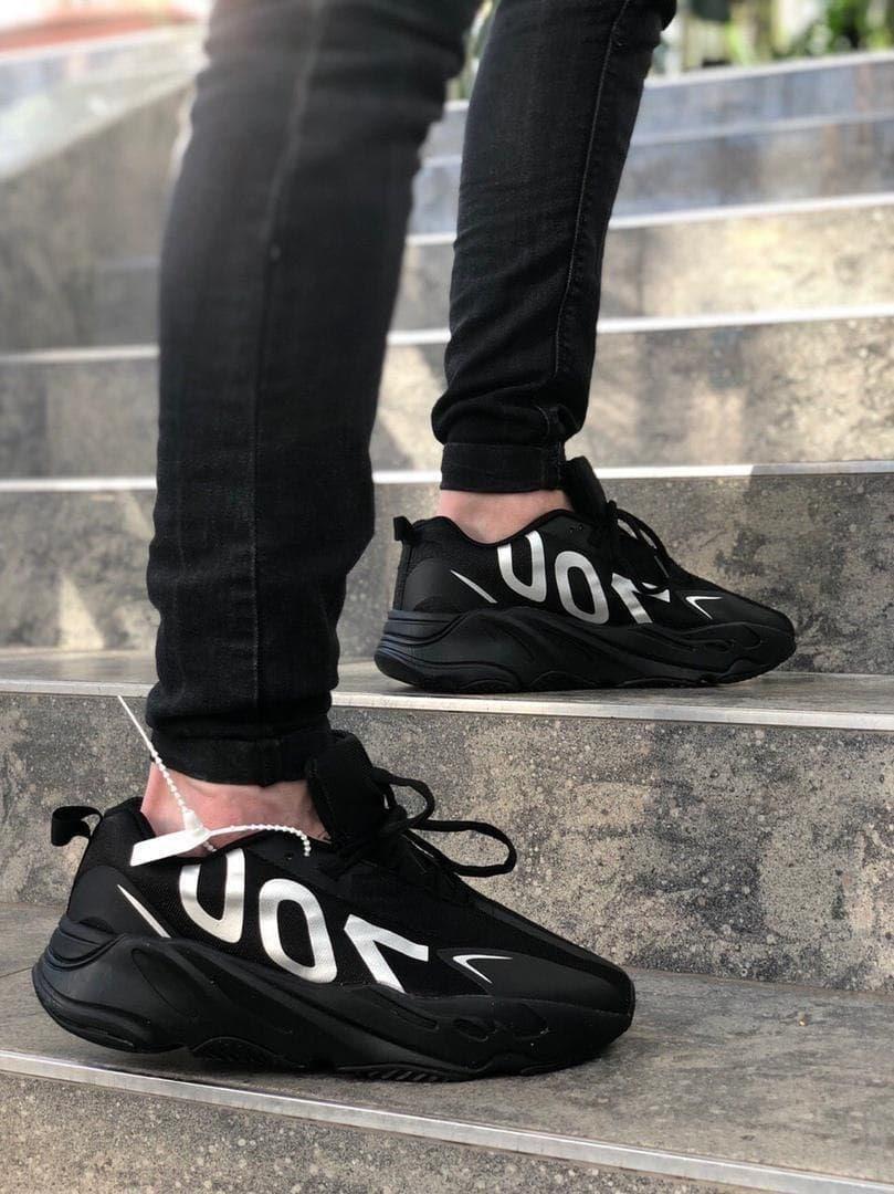 

Мужские кроссовки Adidas Yeezy Boost 700 Black White / Адидас Изи Буст 700 Черные Белые 43, Черно-белый