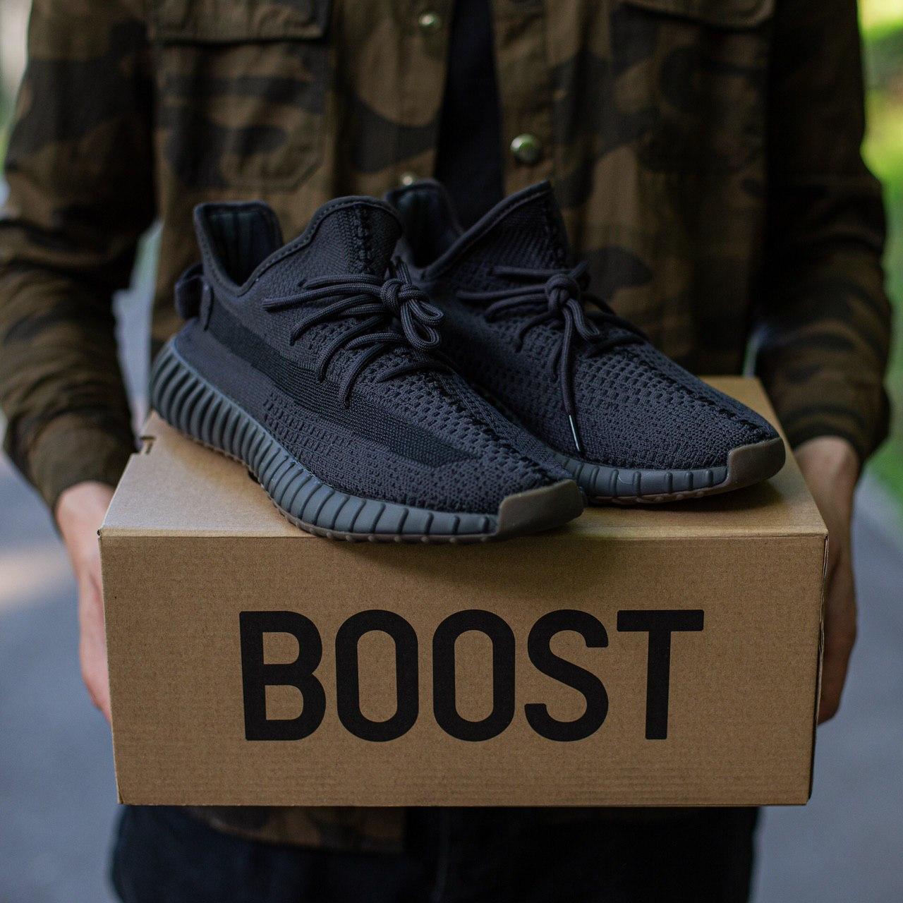 

Мужские кроссовки Adidas Yeezy Boost 350 V2 Cinder Black / Адидас Изи Буст 350 В2 Черные 45, Черный