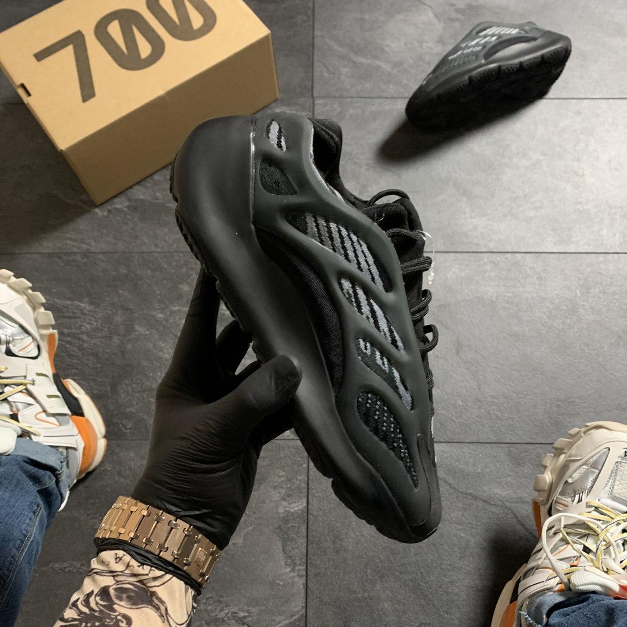 

Мужские кроссовки Adidas Yeezy Boost 700 V3 Triple Black / Адидас Изи Буст 700 В3 Трипл Черные 45, Черный