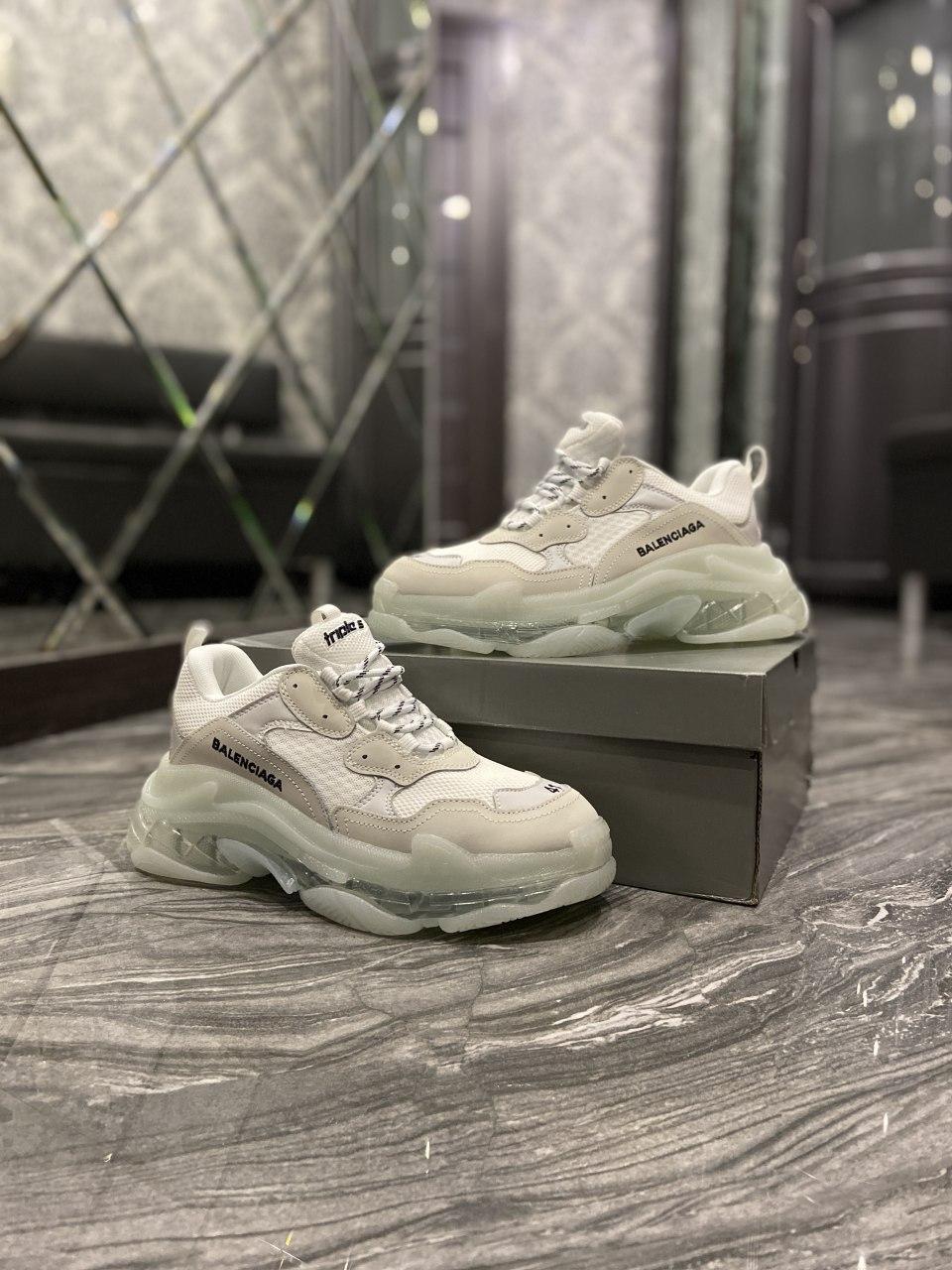 

Женские кроссовки Balenciaga Triple S Clear Sole White Grey / Баленсиага Трипл С Белые Серые 39, Белый