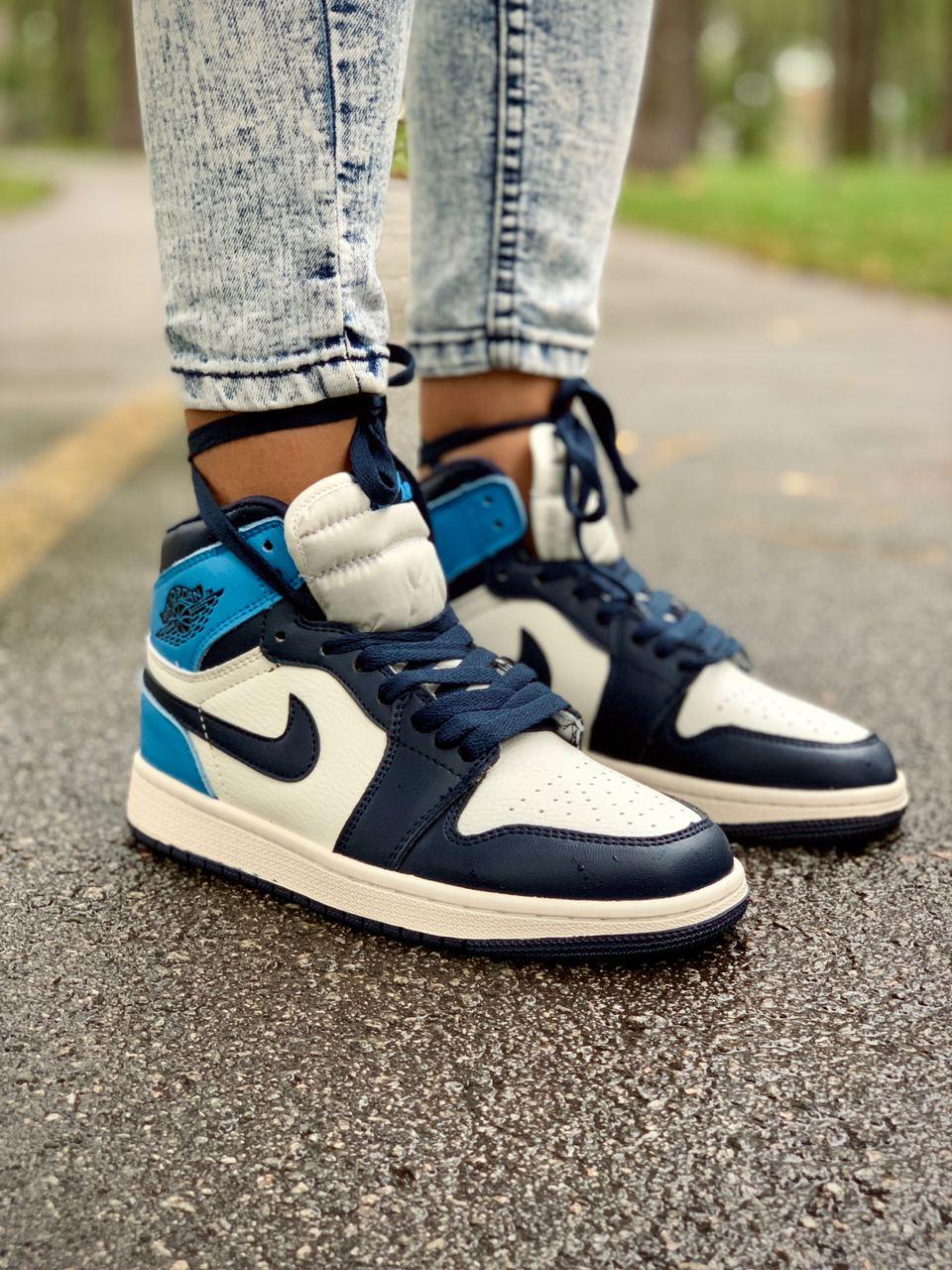 

Женские кроссовки Nike Air Jordan 1 Retro Blue Glow / Найк Аир Джордан Ретро 1 Голубые Лаковые, Голубой