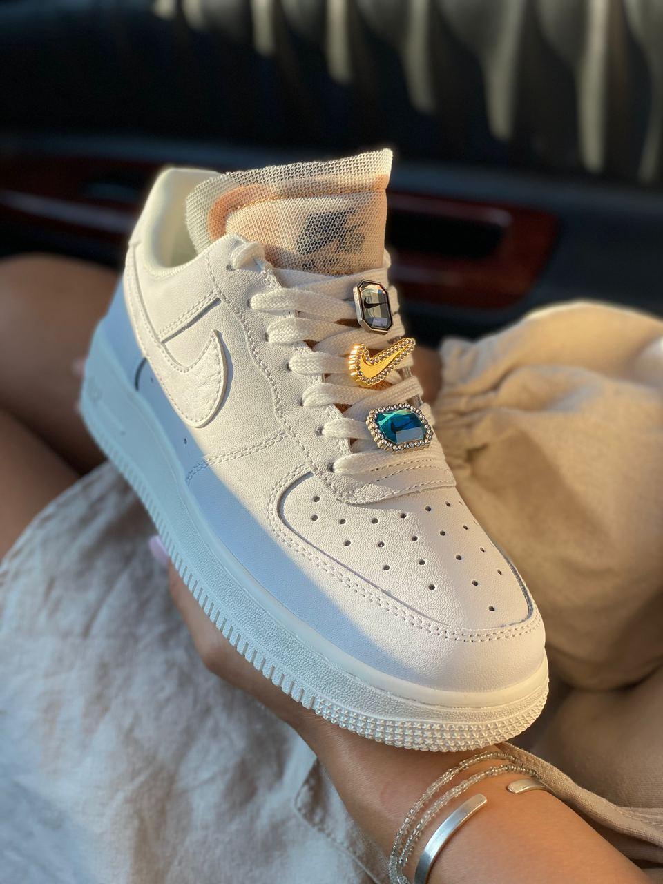 

Женские кроссовки Nike Air Force 1 LX White Lace / Найк Аир Форс 1 Белые, Белый