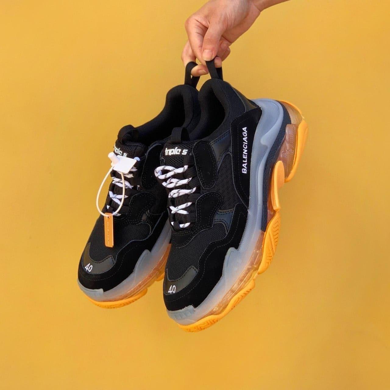 

Женские кроссовки Balenciaga Triple S Clear Sole Black Orange / Баленсиага Трипл С Черные Оранжевые, Черно-оранжевый