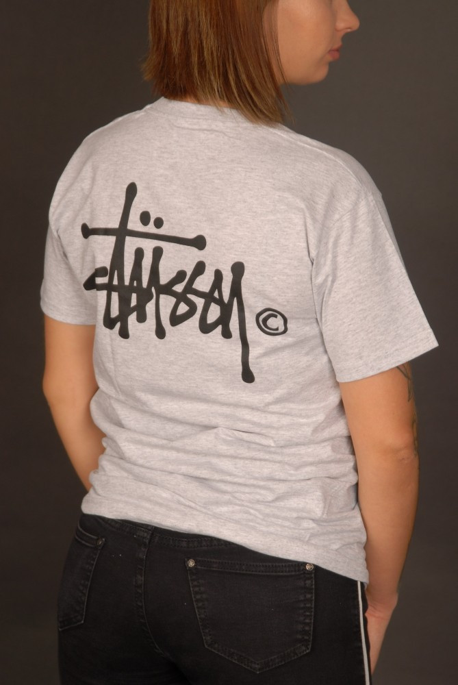 

Cерая футболка Stussy