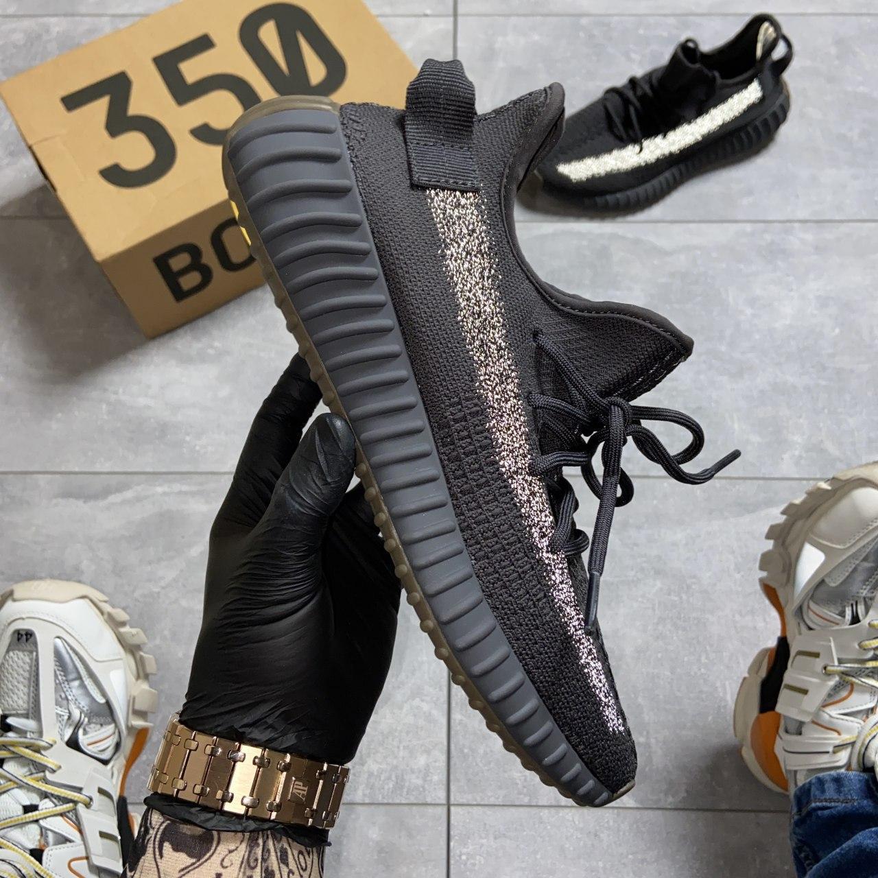 

Женские кроссовки Adidas Yeezy Boost 350 V2 Black / Адидас Изи Буст 350 в2 Черные, Черный