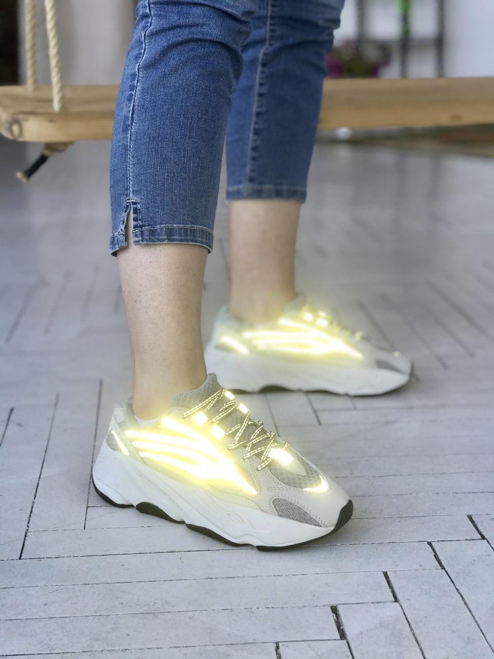 

Женские кроссовки Adidas Yeezy Boost 700 v2 Static / Адидас Изи Буст 700 в2 Серые, Серый