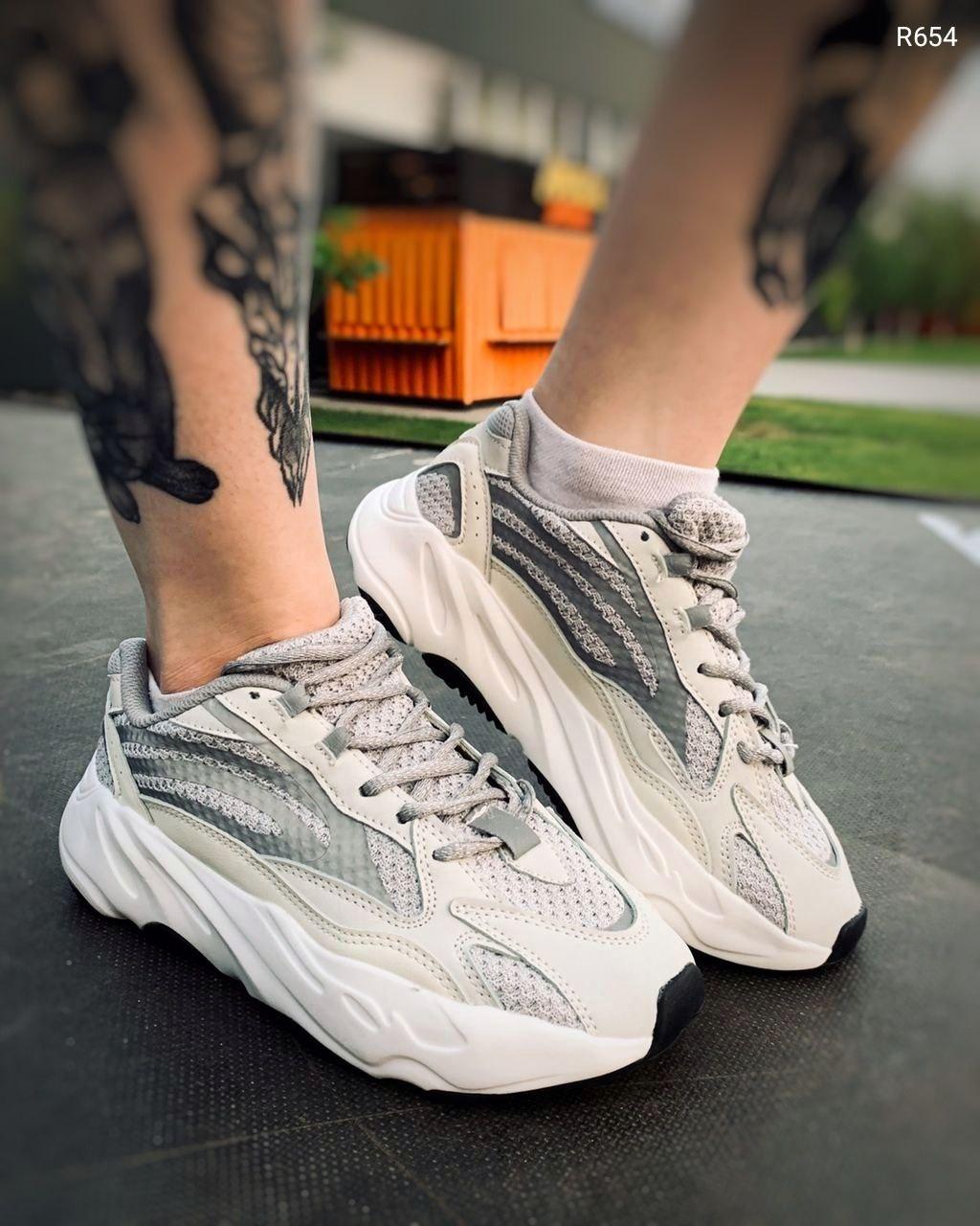 

Женские кроссовки Adidas Yeezy Boost 700 v2 "Static" / Адидас Изи 700 в2 Белые 40, Белый