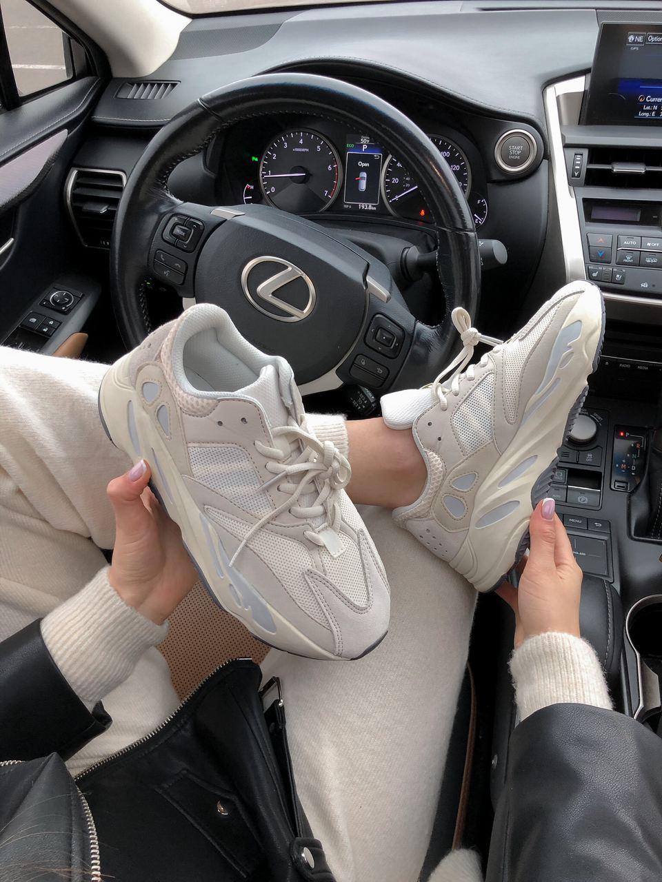 

Женские кроссовки Adidas Yeezy Boost 700 Analog / Адидас Изи Буст 700 Аналог Женский, 37, Бежевый