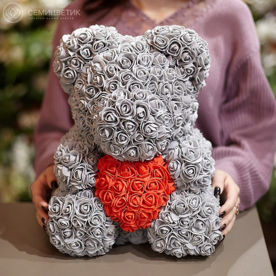 Мишка из роз 40 см серый с красным сердцем в руках + Подарочная бокс .