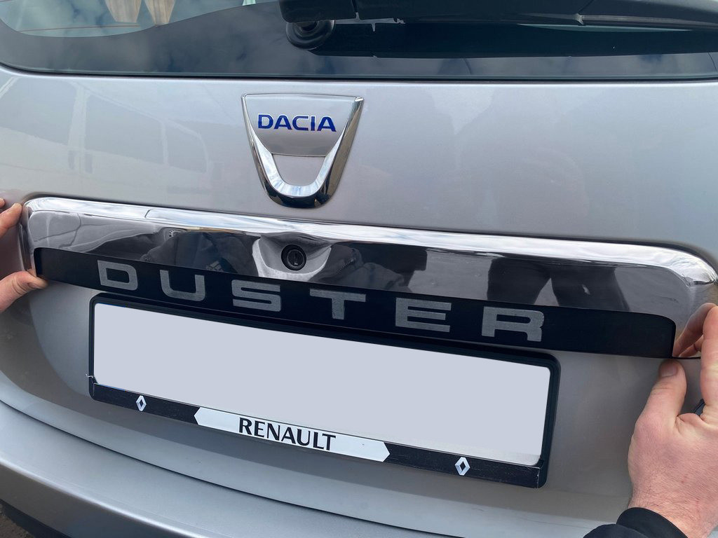 

Dacia Duster 2008-2018 гг. Планка над номером верхняя (нерж.) / Накладки на двери Дачиа Дастер