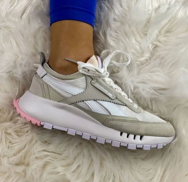 

Reebok Classic Leather White Beige | женские кроссовки; белые/бежевые; осенние/весенние; классика, Светло-серый