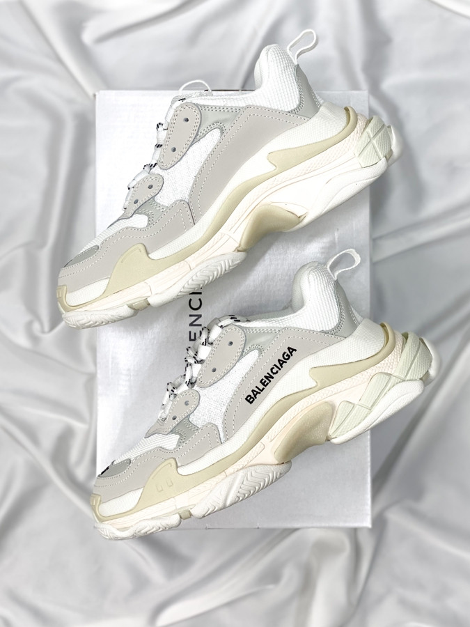 

Женские кроссовки Balenciaga Triple S White 40 (25.5см.)