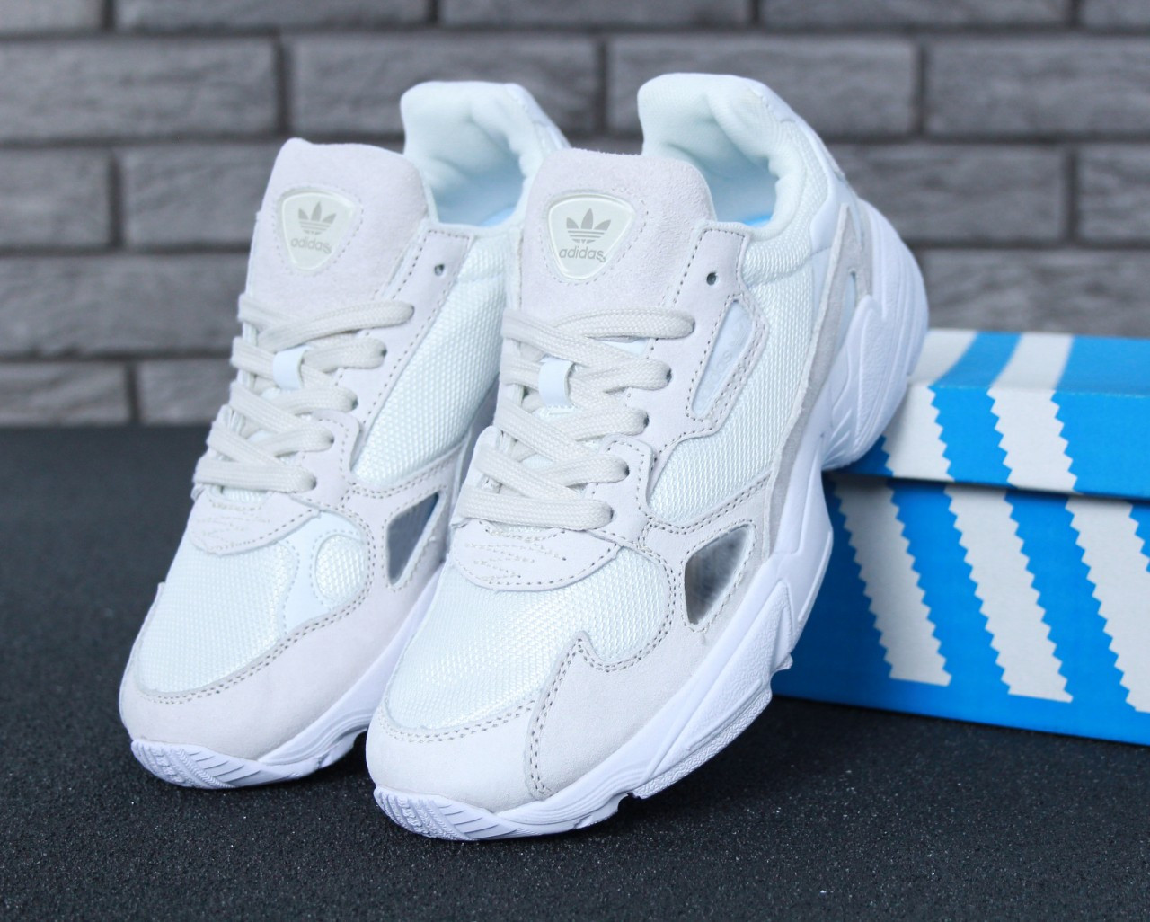 

Женские кроссовки в стиле Adidas Falcon W, белый, Вьетнам 38