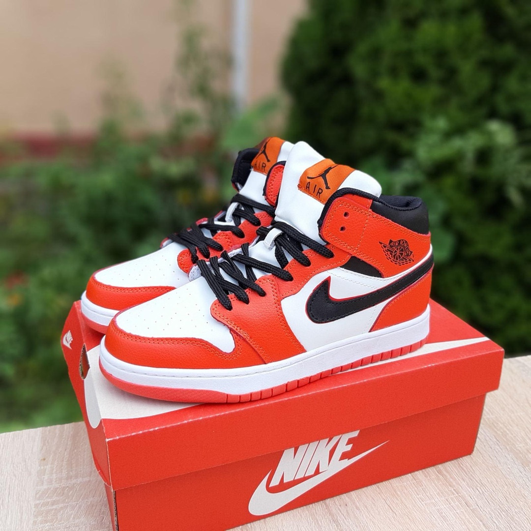 

Nike Air Jordan 1 Retro женские демисезонные алые с белым кроссовки на шнурках 40