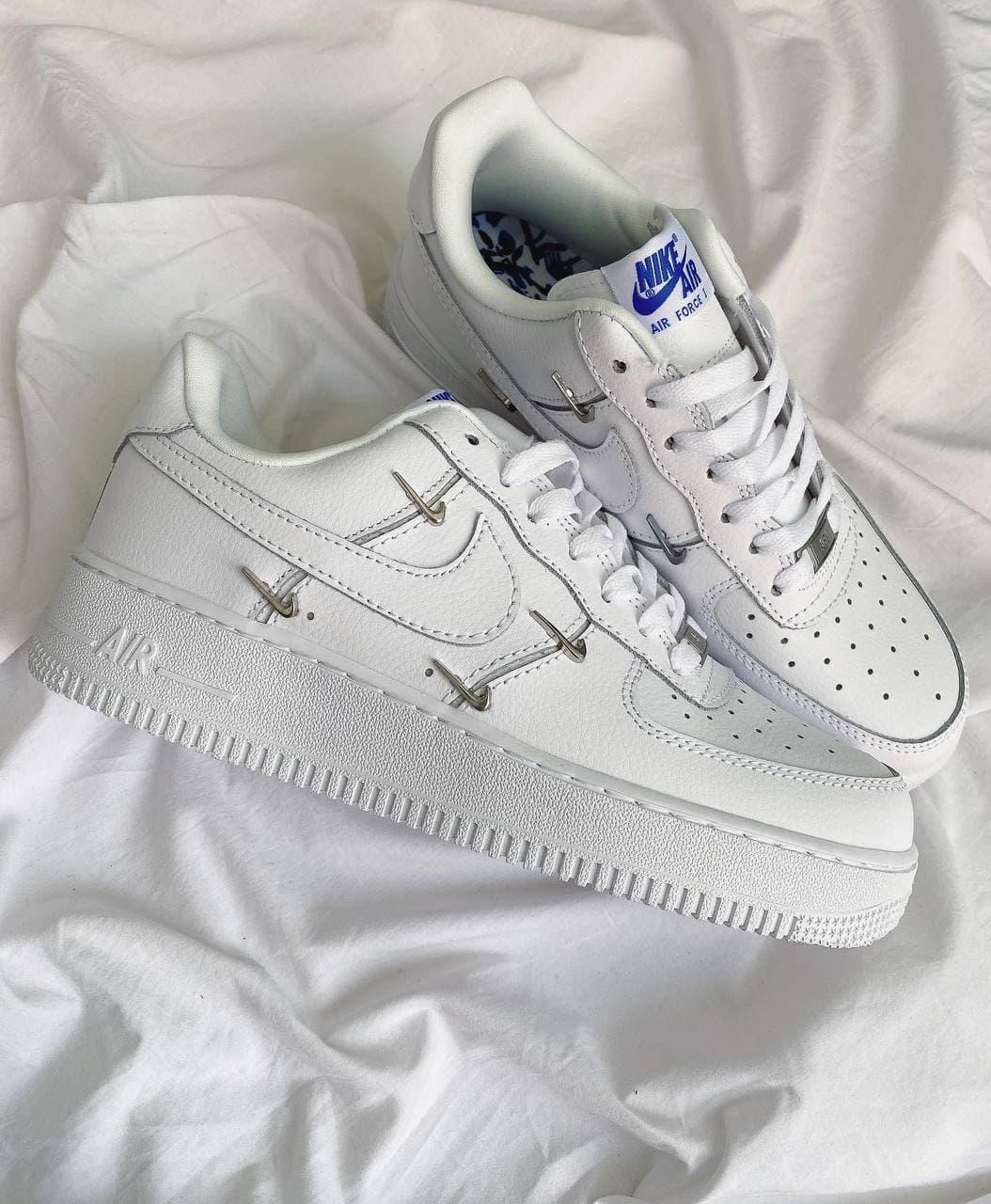 

Женские кроссовки Nike Air Force 1 LX Chrome Swooshees White / Найк Аир Форс Белый