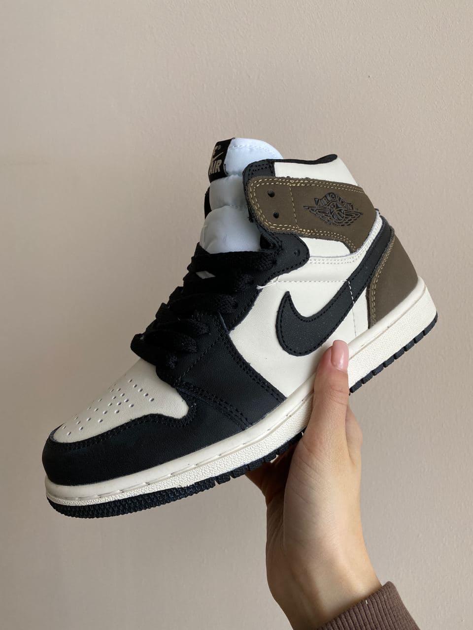 

Женские кроссовки Nike Air Jordan 1 Retro Dark Mocha / Найк Аир Джордан 1 Ретро Темный Мокко 41, Коричневый