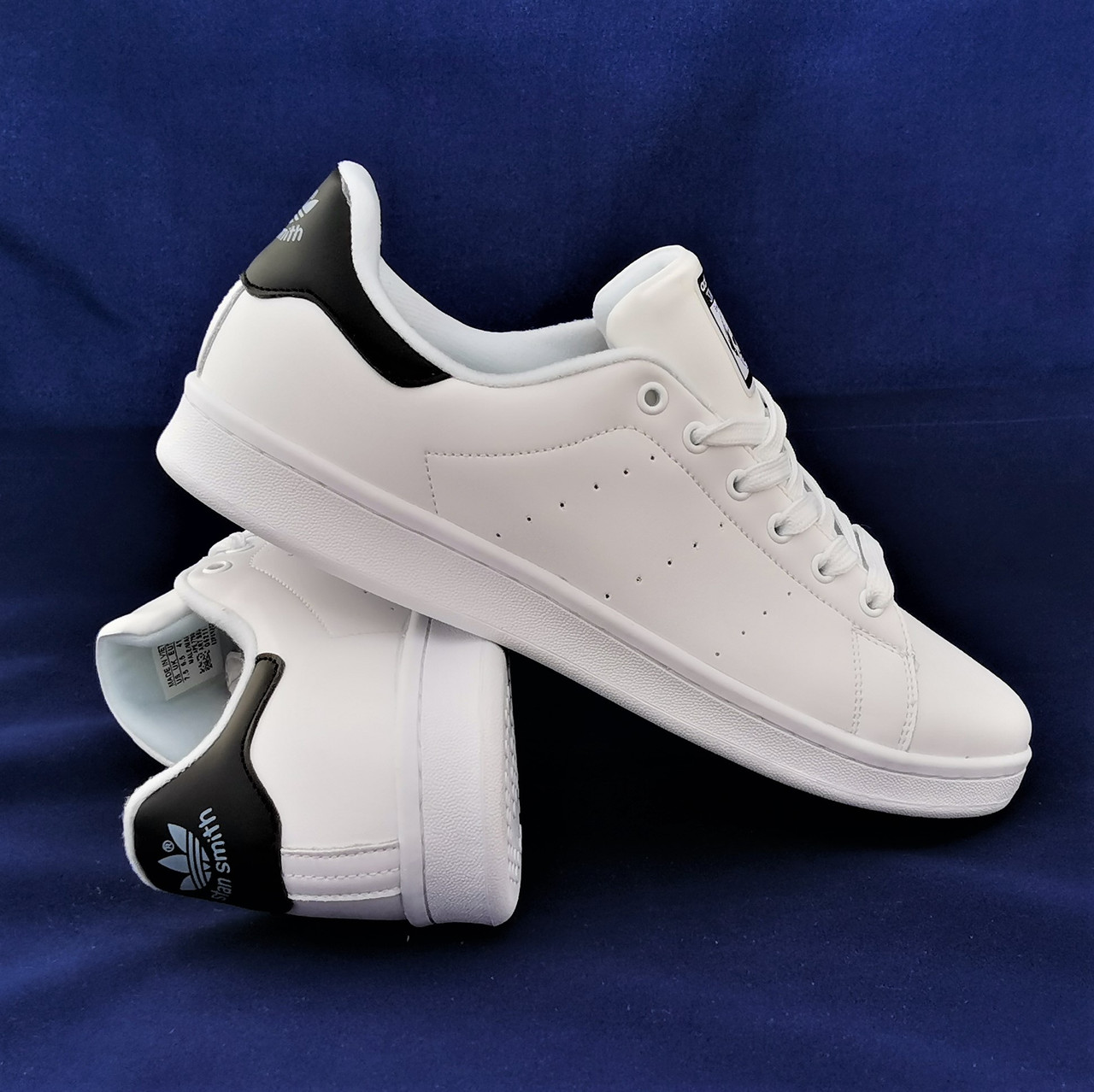 

Кроссовки ADIDAS Stan Smith Белые Мужские Адидас (размеры: 41,42,43,44,45,46) Видео Обзор