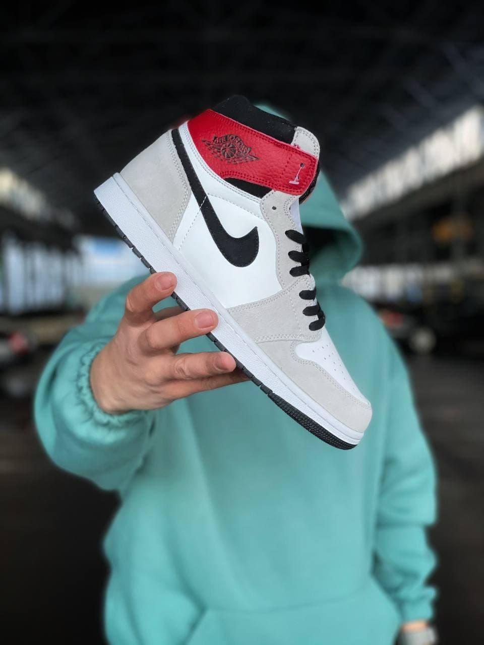 

Мужские кроссовки Nike Air Jordan 1 Retro Hight Grey Red / Найк Аир Джордан 1 Ретро Высокие Серые Красные 45, Серый