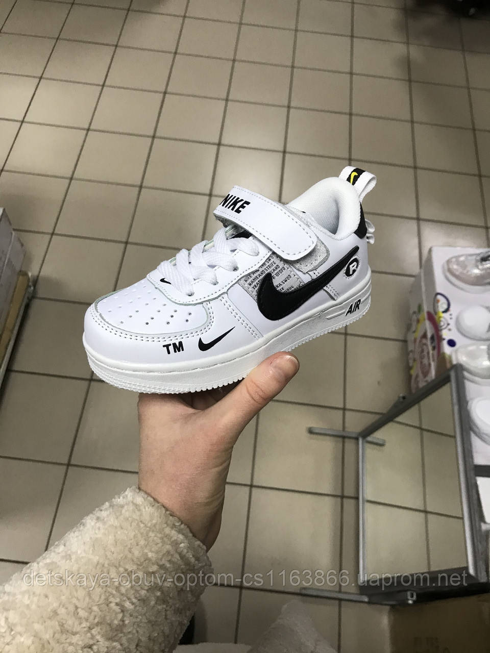 

Белые детские кроссовки Nike Размеры 27-32