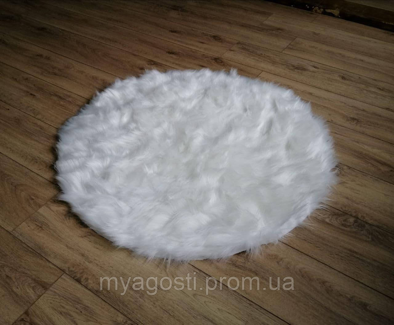 

Белый круглый коврик из искусственного меха