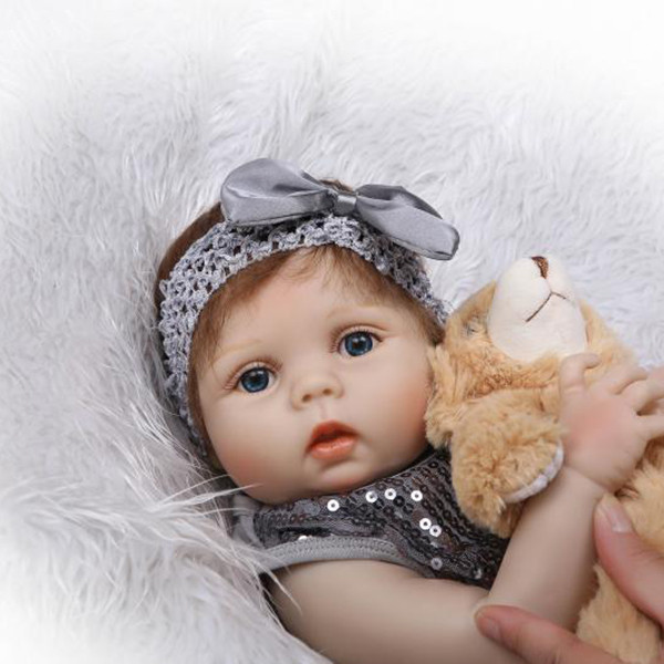 

Силиконовая коллекционная кукла Reborn Doll девочка Эмма высота 55 см (175)