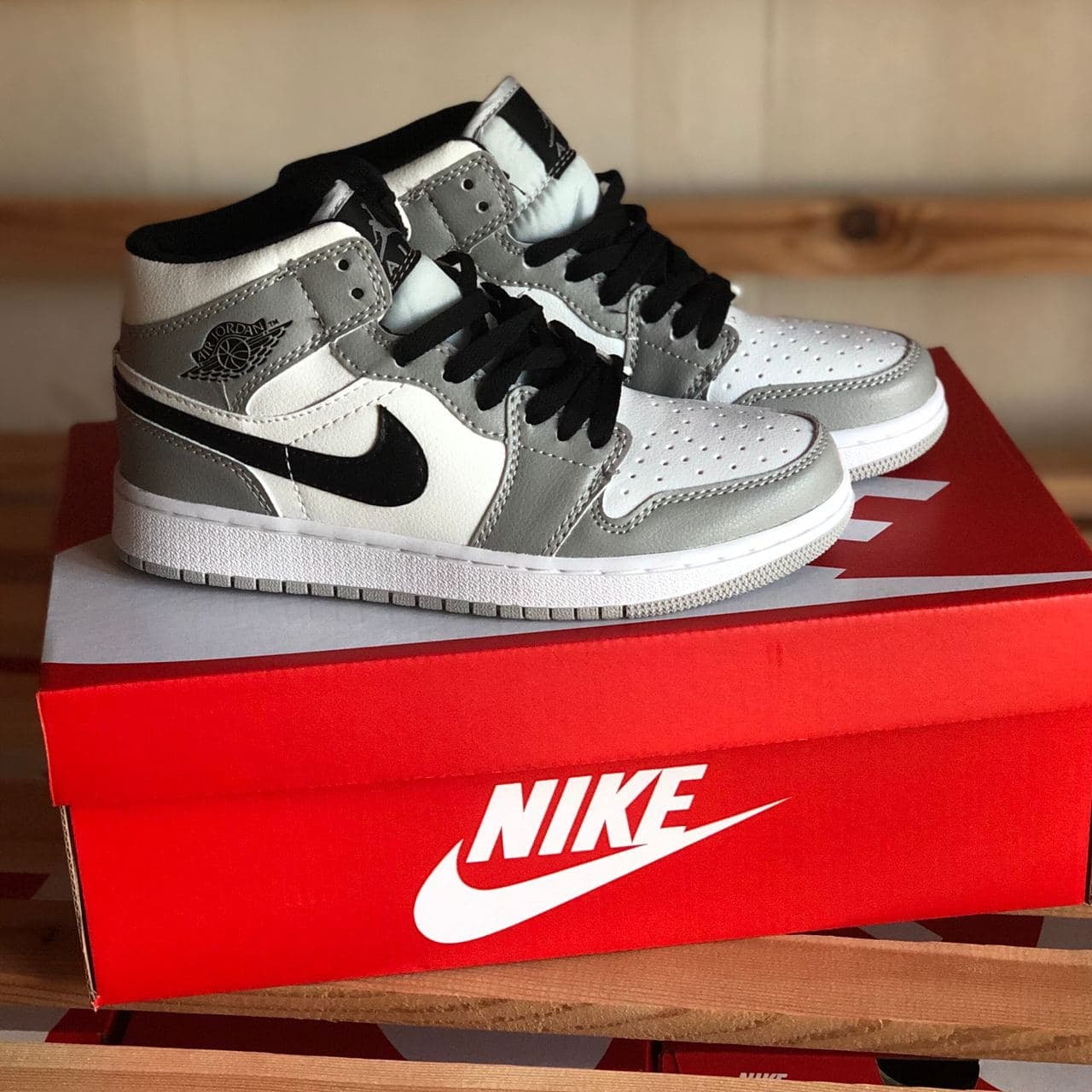 

Мужские кроссовки Nike Air Jordan Retro 1 Grey White Black / Найк Аир Джордан Ретро 1 Серые Белые Черные, Серый