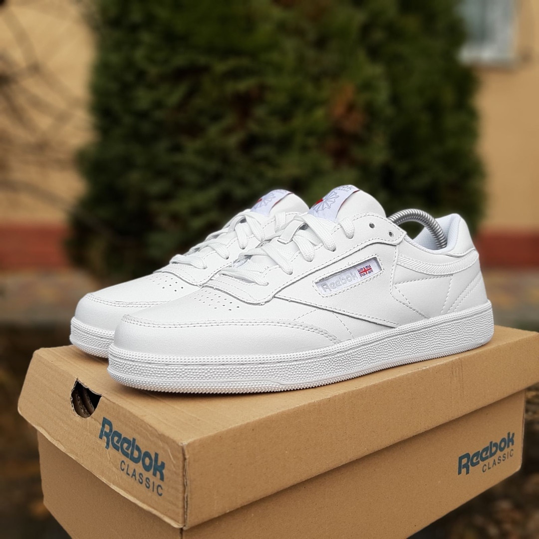 

Reebok Club жіночі демісезонні білі кросівки на шнурках