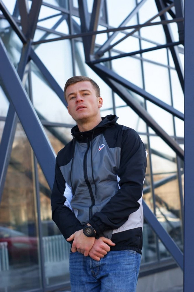 

Ветровка-виндраннер Nike Heritage Windrunner (Черно-серый)