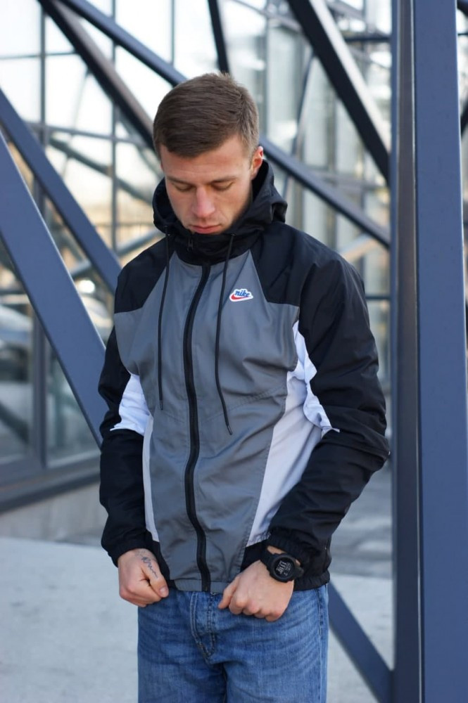 

Ветровка мужская Nike Heritage Windrunner