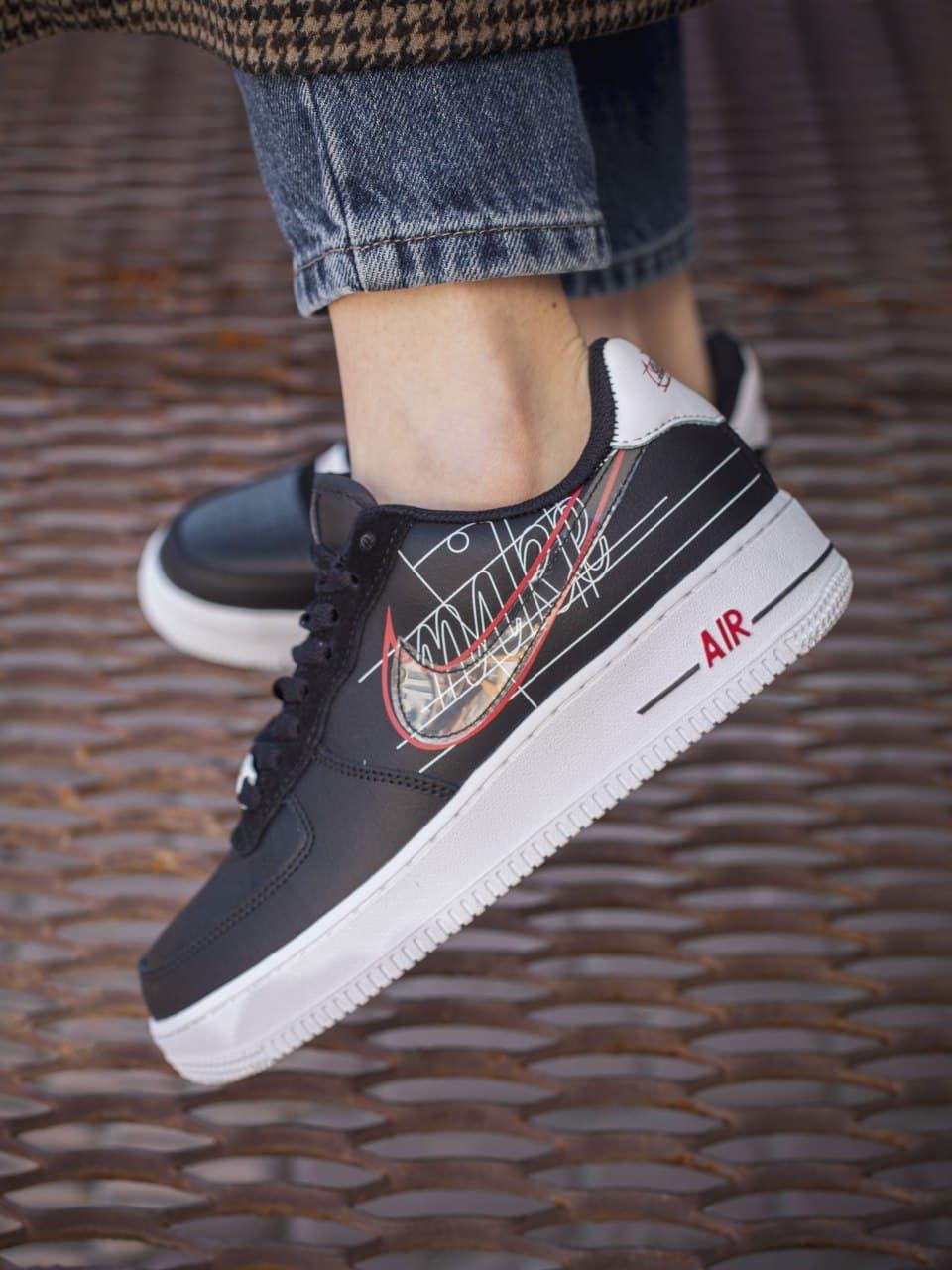 

Женские кроссовки Nike Air Force 1 Low Script Swoosh Black White / Найк Аир Форс Черный Белый 37