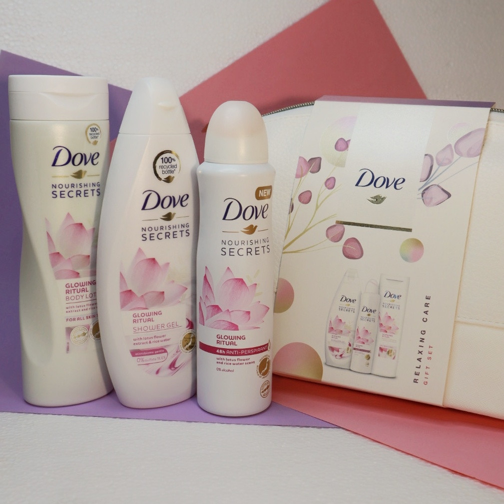 

Набор женский Dove косметичка