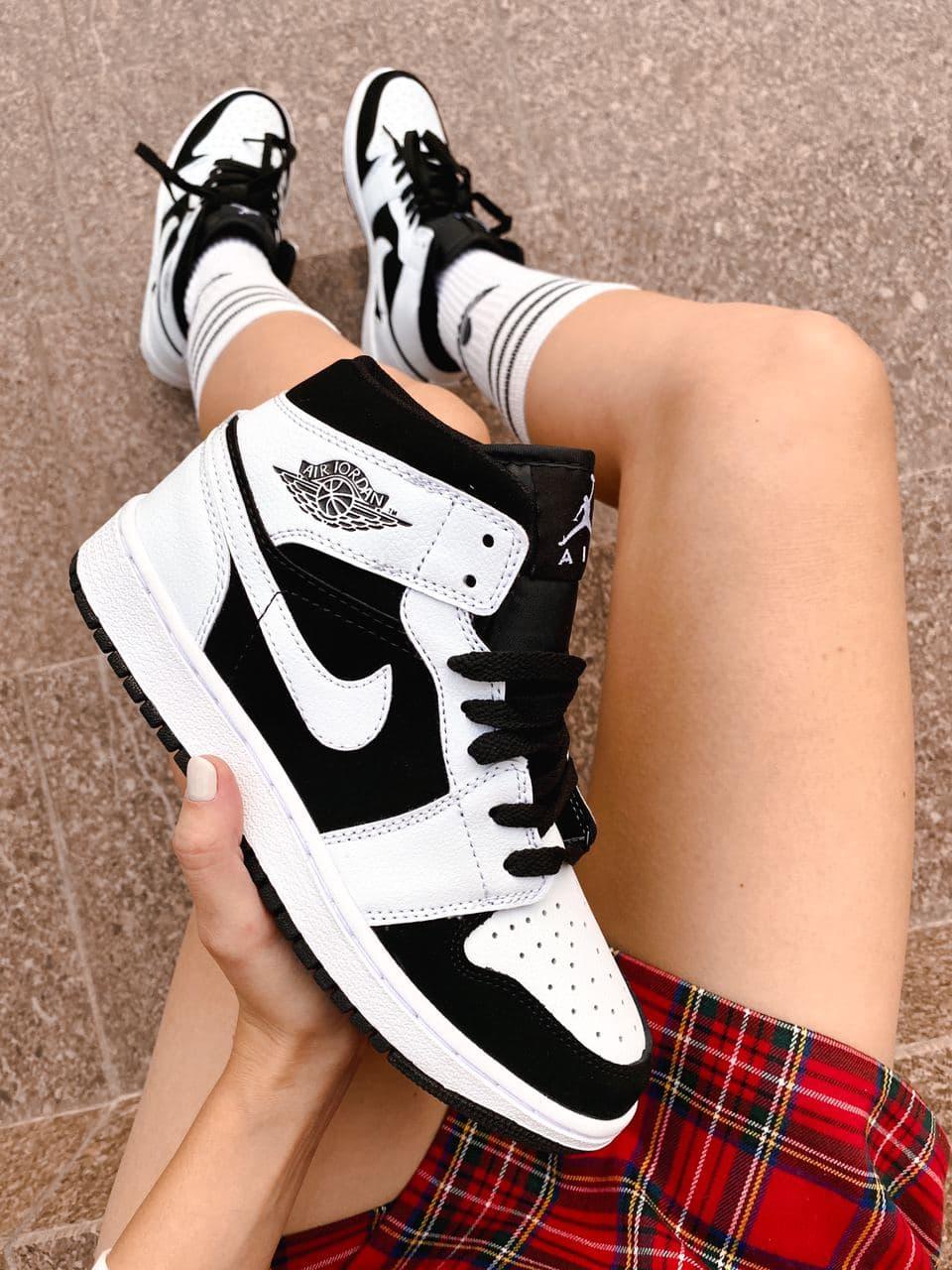 

Кроссовки Nike Air Jordan Retro1 Black White, Найк Аир Джордан 40