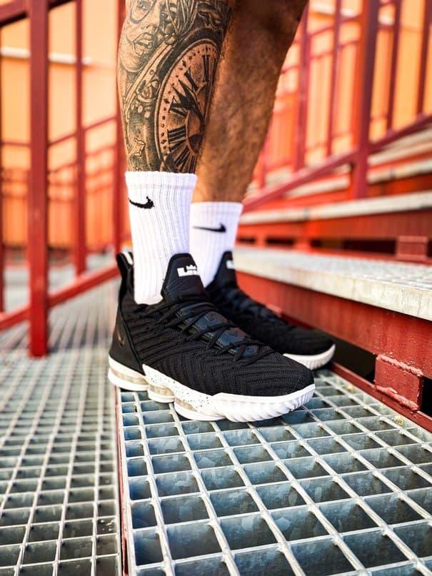 

Мужские кроссовки Nike Lebron 16 Black/White, Найк Леброн 16