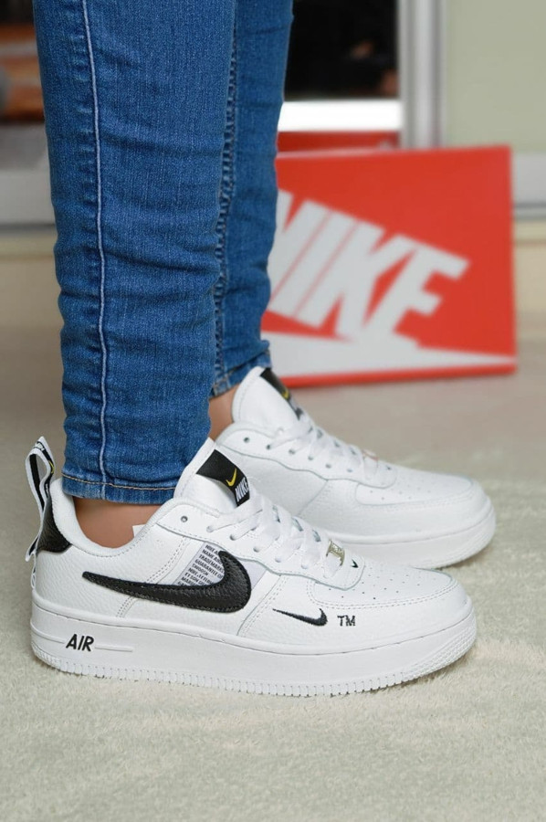 

Женские кроссовки Nike Air Force 1