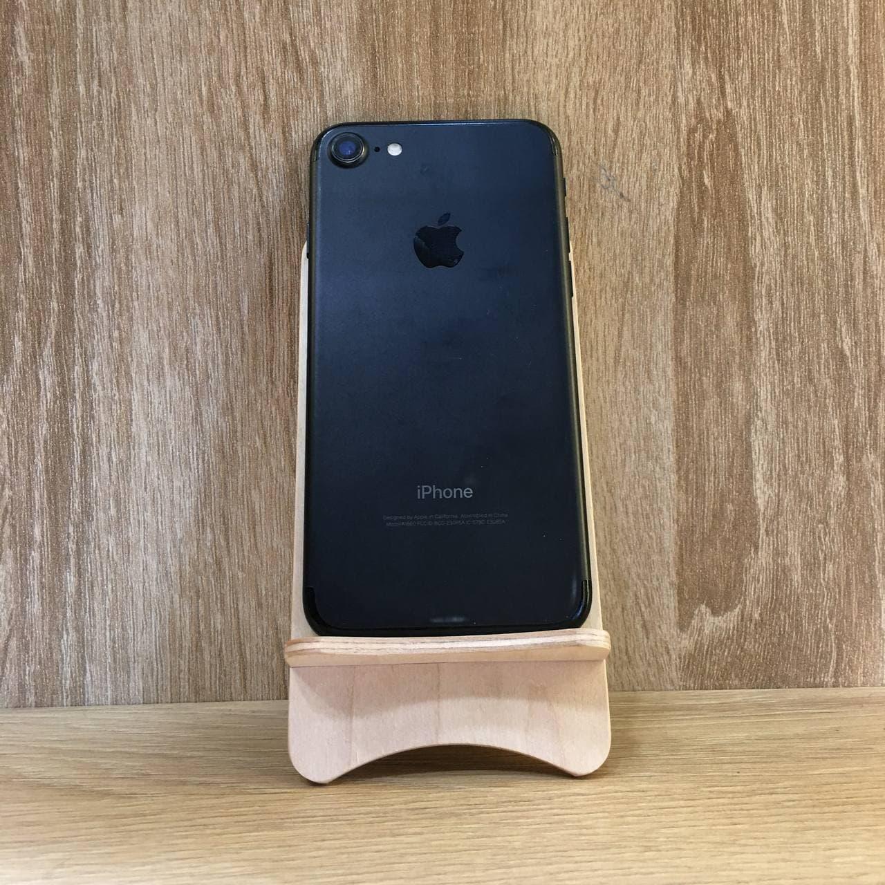 

IPhone 7 32GB Black r-sim (айфон 7 32ГБ черный) оригинал,бу документы, гарантия до 1 года