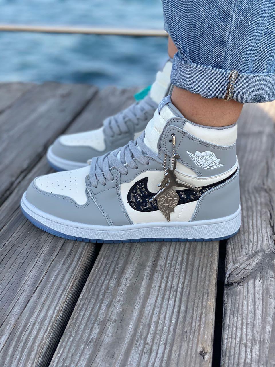 

Женские кроссовки Nike Air Jordan Retro 1 x Dior Grey White / Найк Аир Джордан Ретро 1 Диор Серые Белые 37, Серый