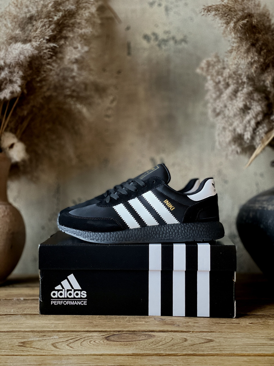 

Кроссовки женские Adidas Iniki черные, Адидас Иники, натуральная замша, сетка, прошиты. Код Z-3228 37, Черный