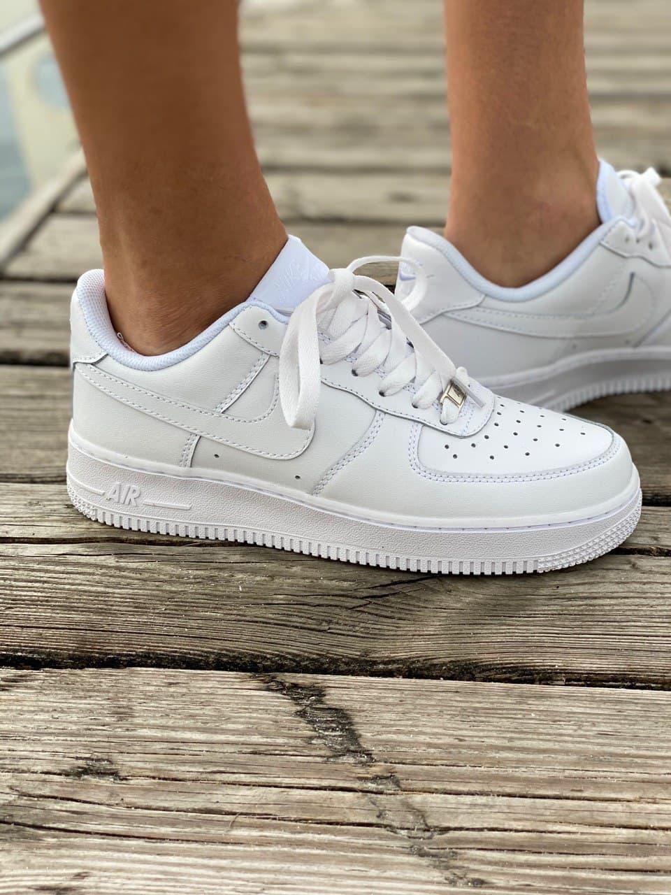 

Женские кроссовки Nike Air Force 1 Classic White / Найк Аир Форс 1 Белые 39, Белый