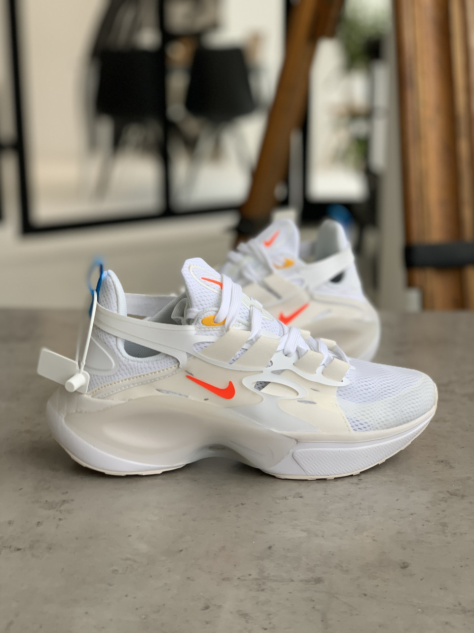 

Кроссовки женские Nike Signal D White Найк Сигнал Д Белые (36,38,39,40,41) 38, Белый