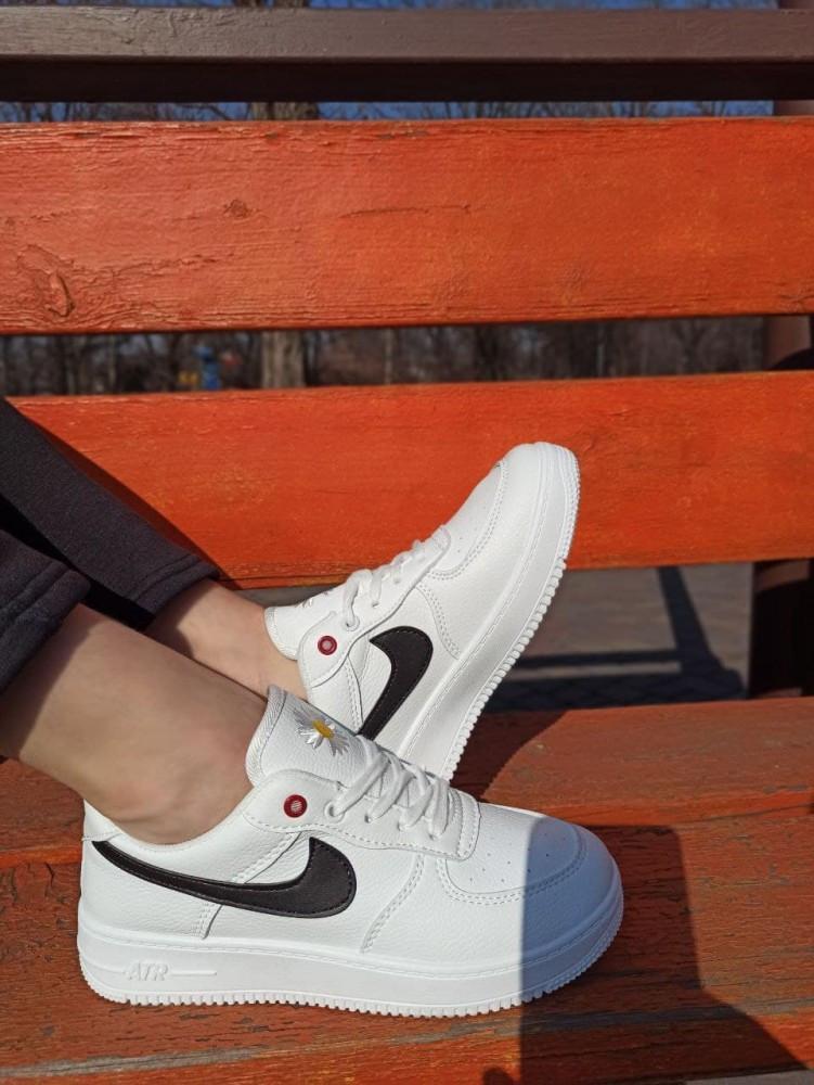 

Женские кроссовки Nike Air Force 1 белые с ромашкой, Белый
