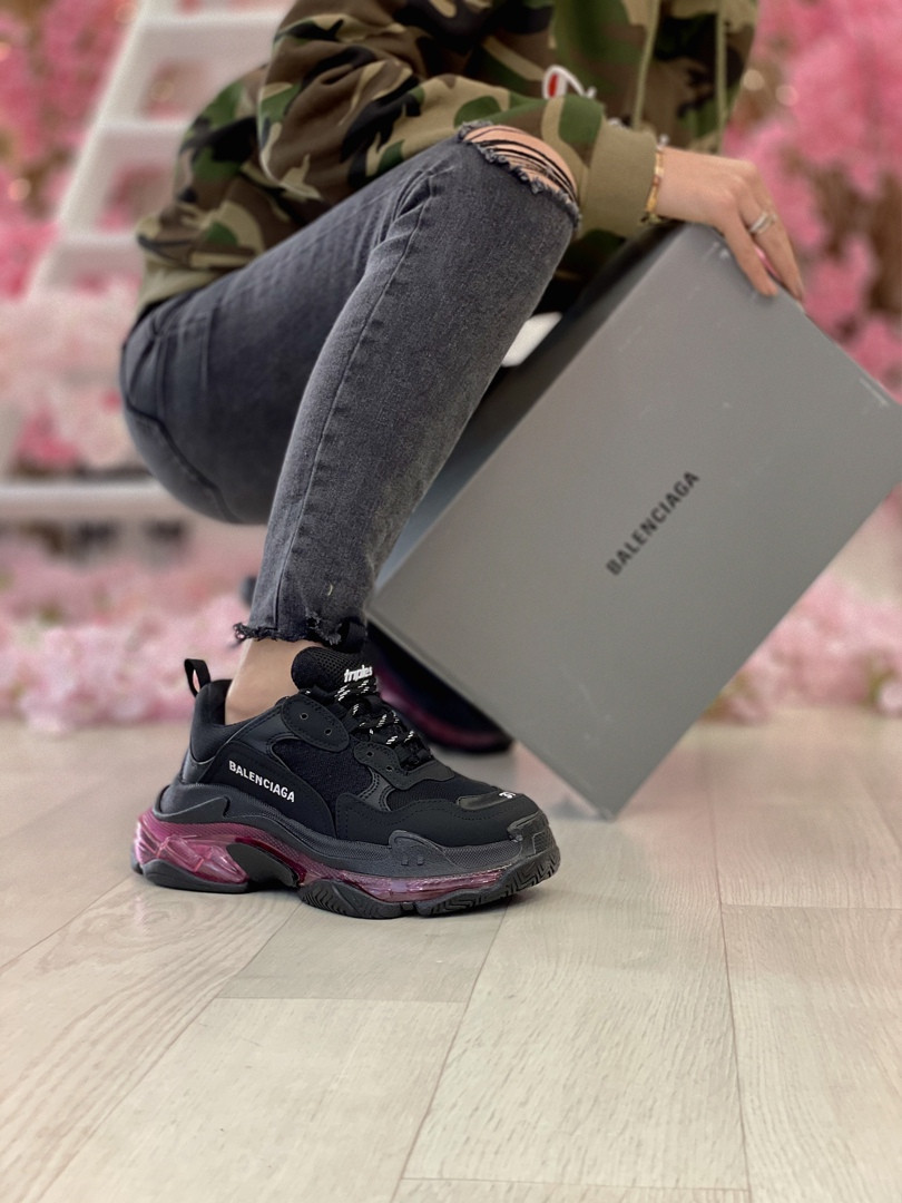 

BALENCIAGA Triple S женские демисезонные черные кроссовки на шнурках. Весенние женские кожаные кроссы, Черный