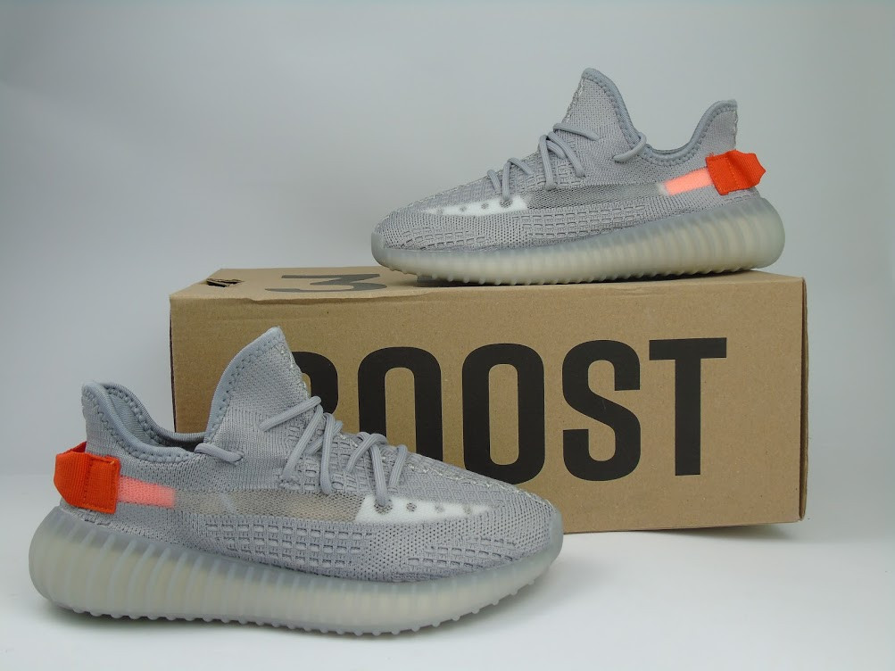 

Кроссовки женские Adidas Yeezy 350 серые