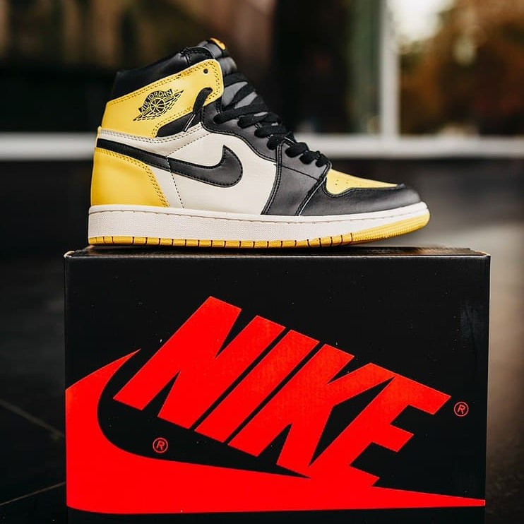 

Мужские кроссовки Nike Air Jordan 1 Mid Yellow Black / Найк Аир Джордан 1 Мид Желтые Черные 41, Желтый