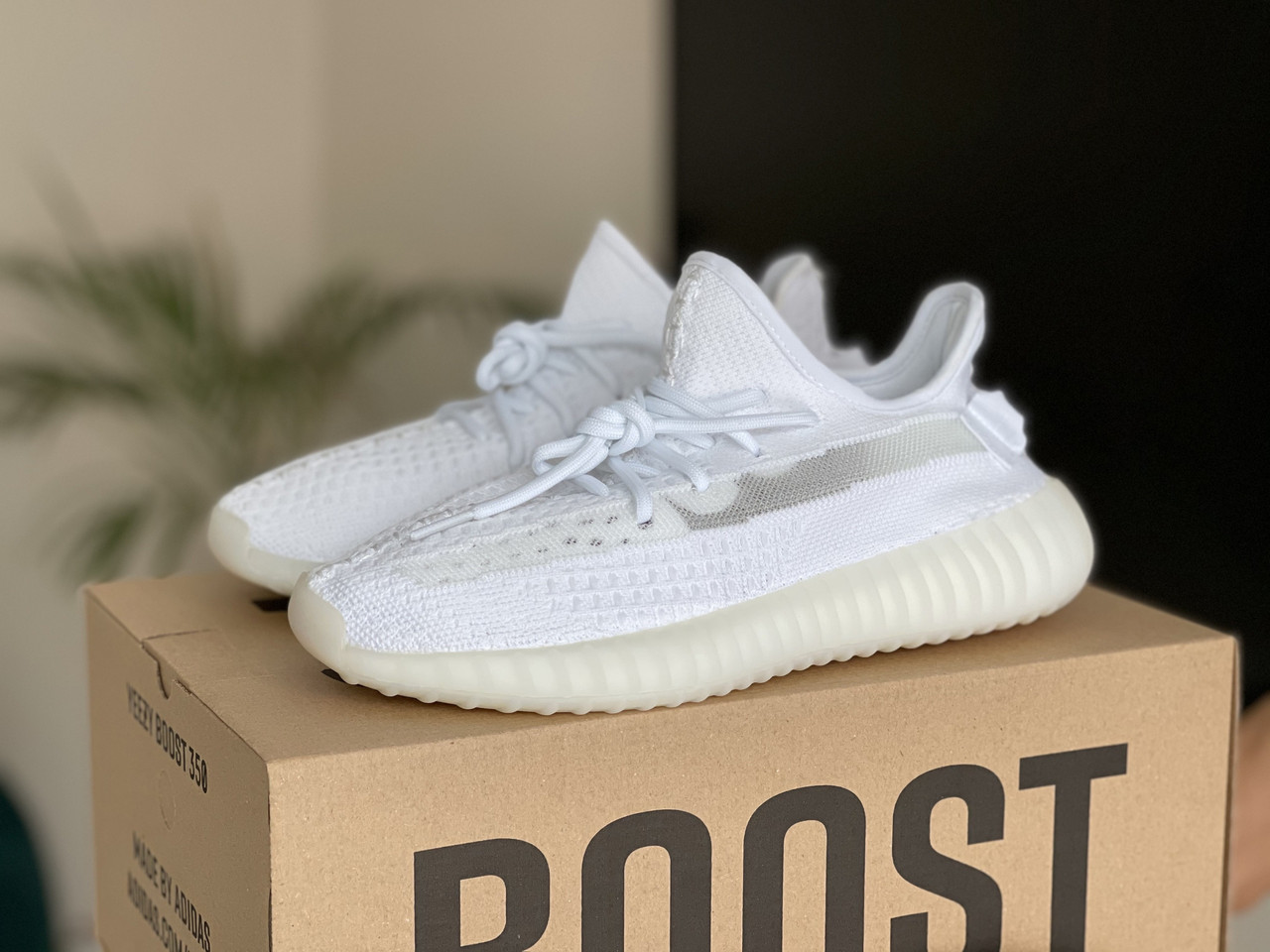 

Женские кроссовки в стиле Adidas Адидас Yeezy Boost 350, белые 37 (23,8 см), Зеленый