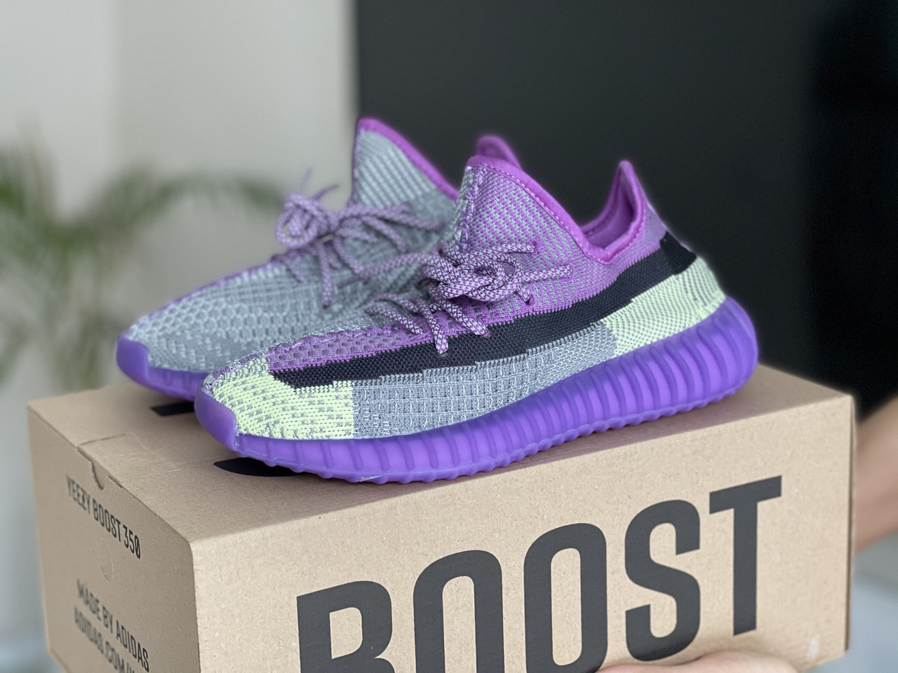 

Женские кроссовки в стиле Adidas Адидас Yeezy Boost 350, фиолетовый 39 (25,5 см), Зеленый