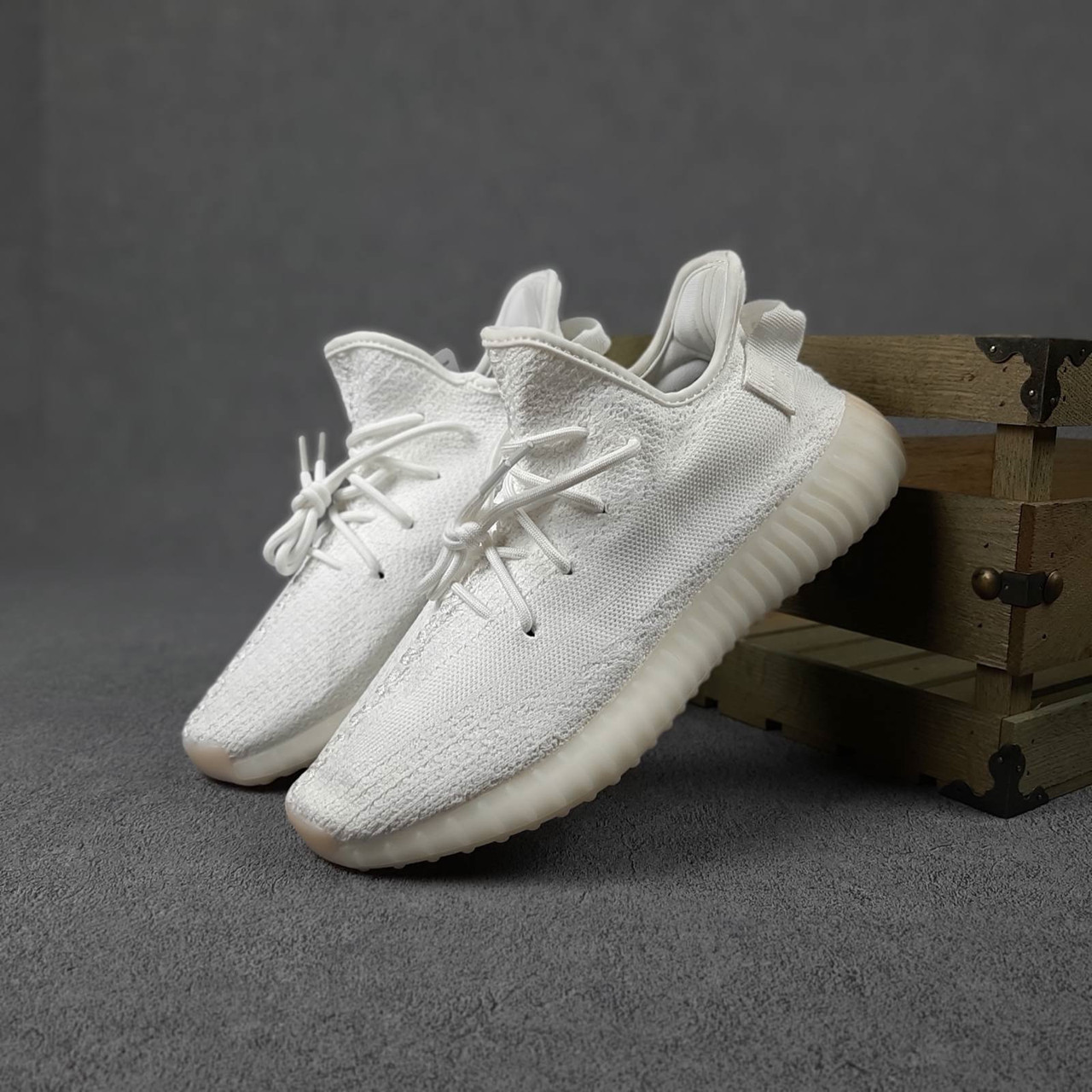 

Женские кроссовки в стиле Adidas Адидас Yeezy Boost 350, белые 40 (25,5 см), Белый