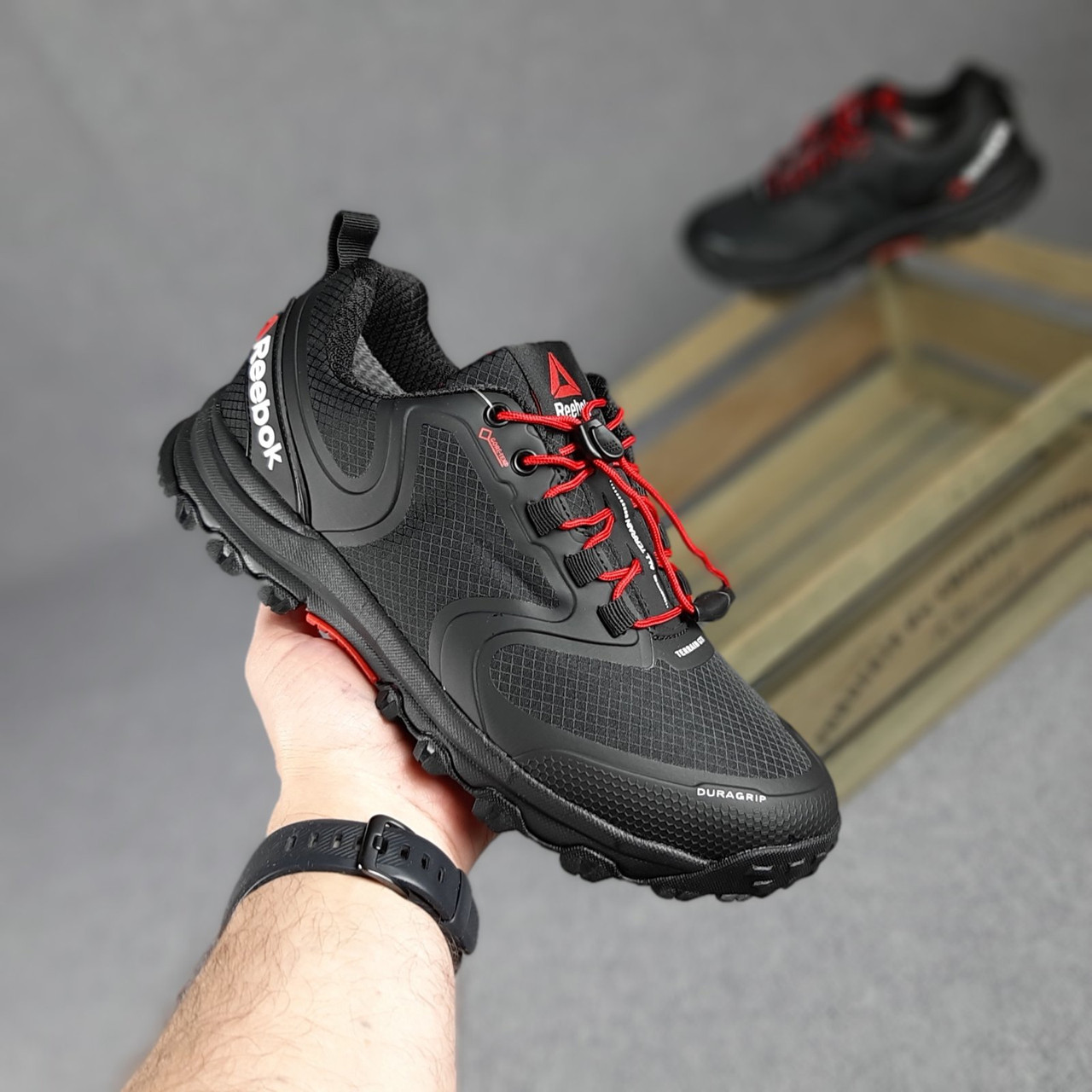 

Мужские кроссовки в стиле Reebok Рибок Terrain, черные с красным 45 (28,5 см), Черный