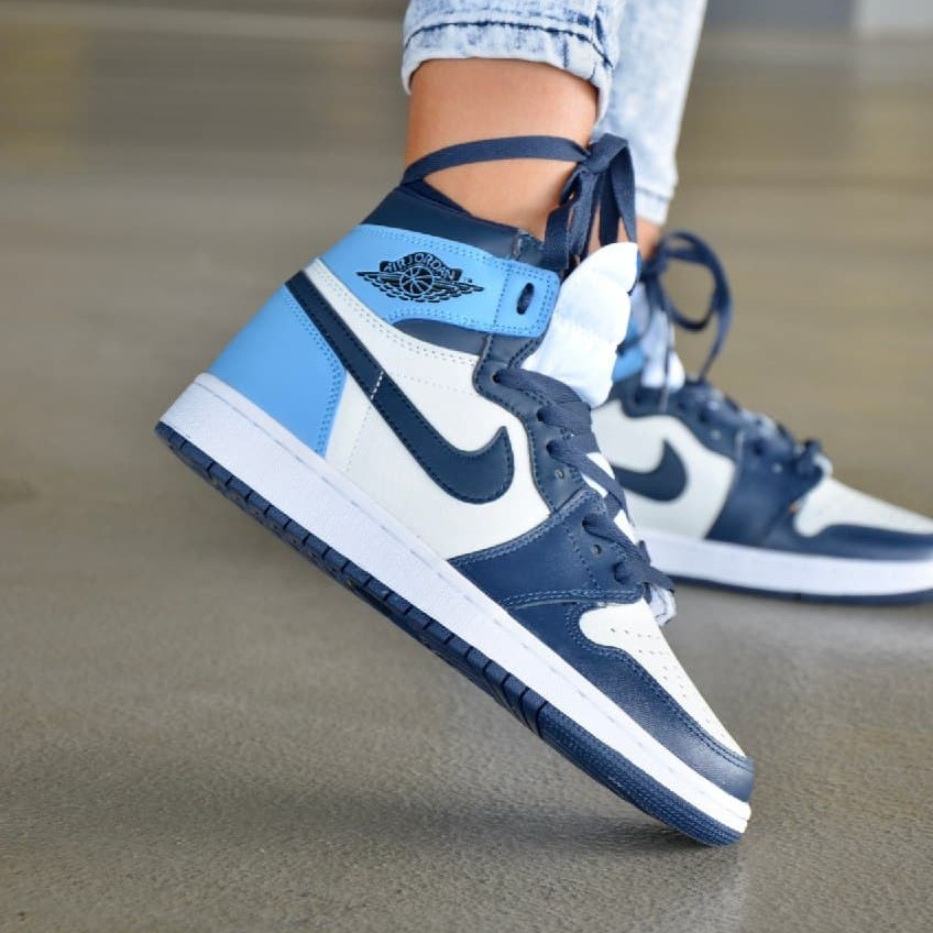 

Женские кроссовки Nike Air Jordan 1 Retro High Blue White / Найк Аир Джордан 1 Ретро Высокие Голубые Белые 39, Голубой