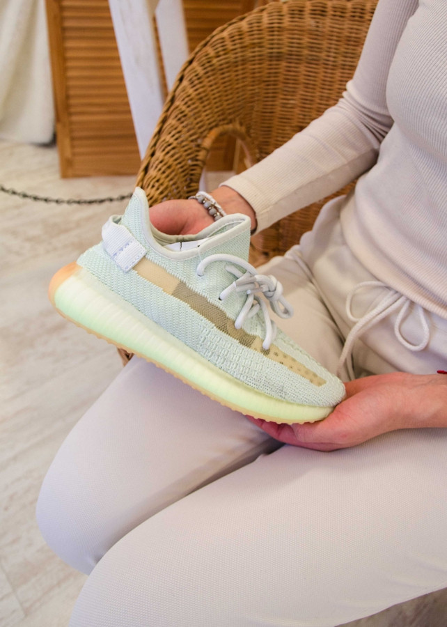 

Кроссовки Adidas Yeezy Boost 350 Hyperspace мятные, Белый