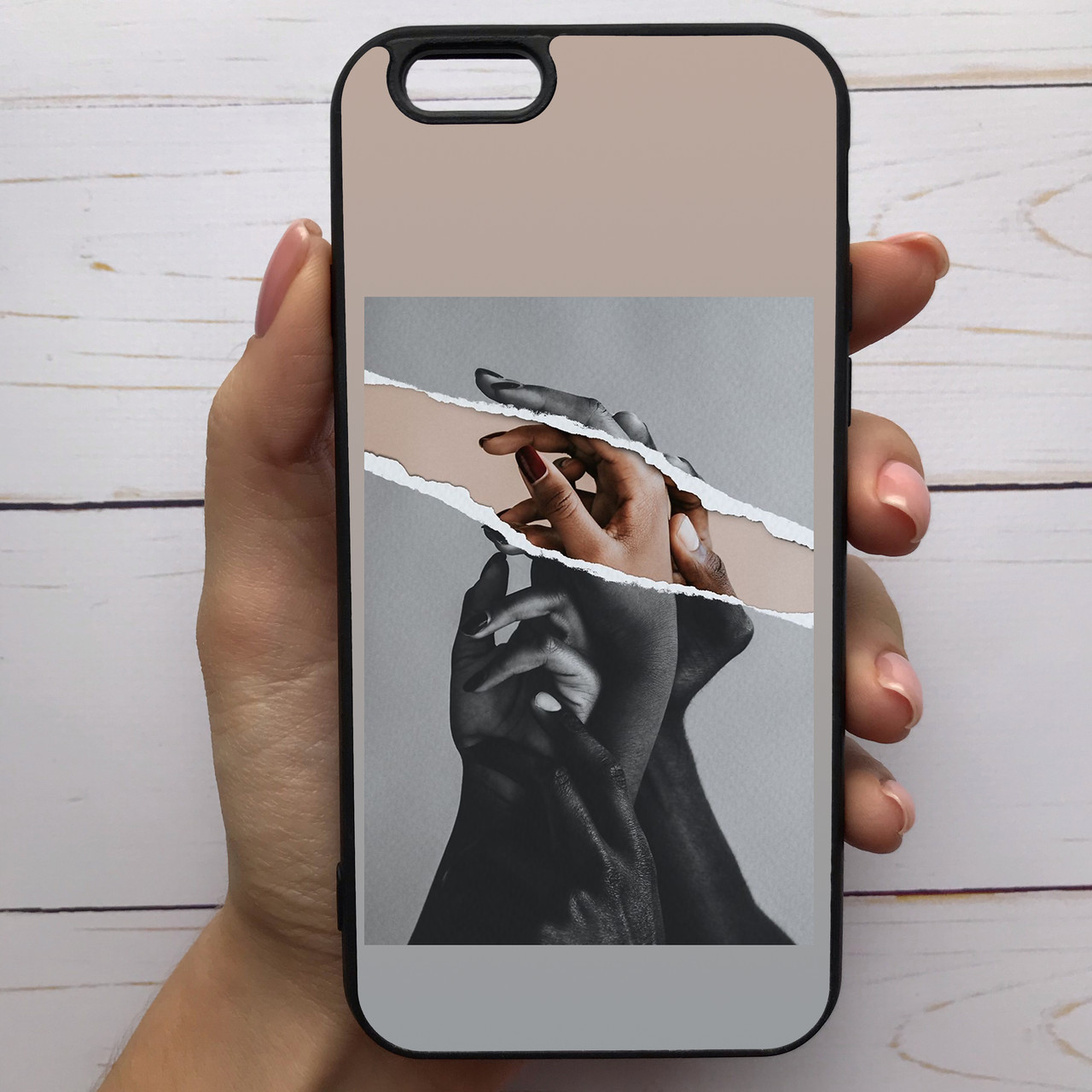 

✅✅✅ Чехол Mood для iPhone 6 Plus/6s Plus с рисунком Руки обнимают друг друга =КОД=А68-285605, Разные цвета